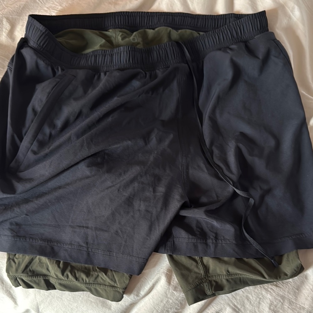 ALO Yoga Black and Green Athletic Shorts with Layered Design